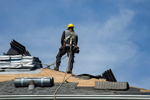 Professional Gutter Installation technician working in Kahlotus, WA